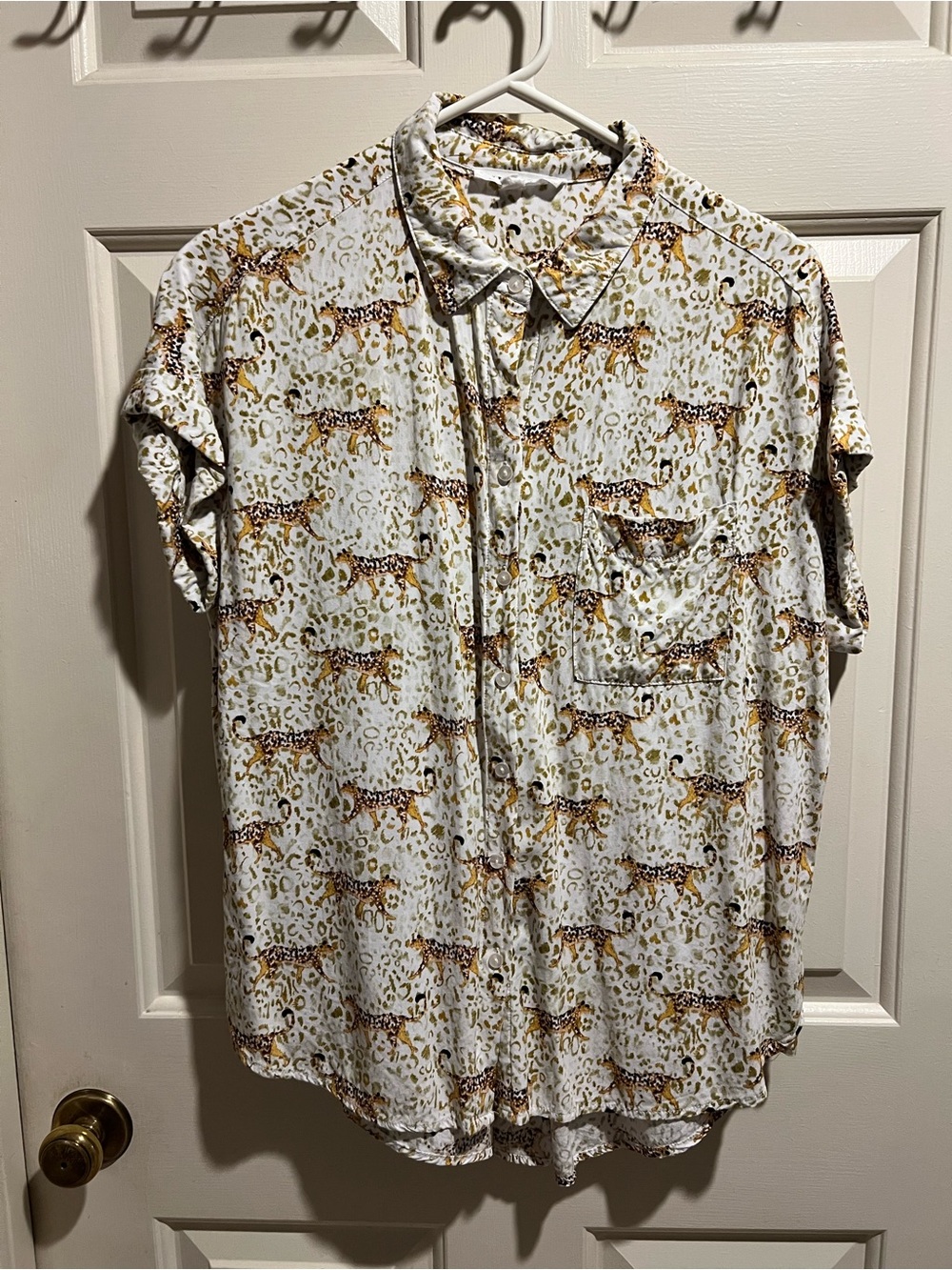 Jane+Delancey Short Sleeve Button-Up Blouse with Cheetah Print - White/Gold